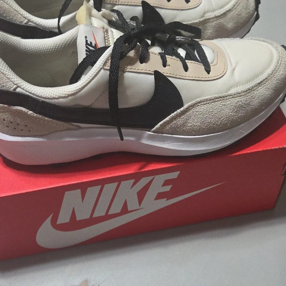 Nike Waffle Debut in Sanddrift and Black - Picture 6 of 12